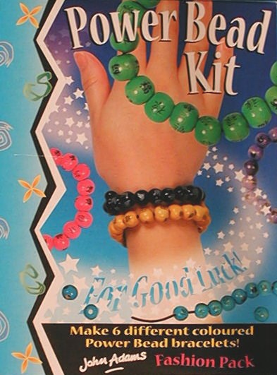 Armbånd med træperler
