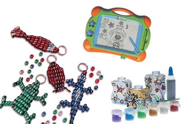 Perler, tegning, maling, sand, snore og kalejdoskoper